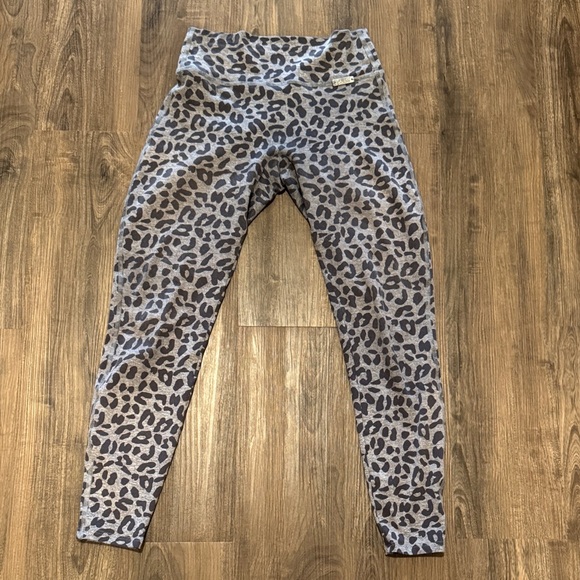 Bombshell Sportswear Gray Leopard Leggings - Picture 1 of 1